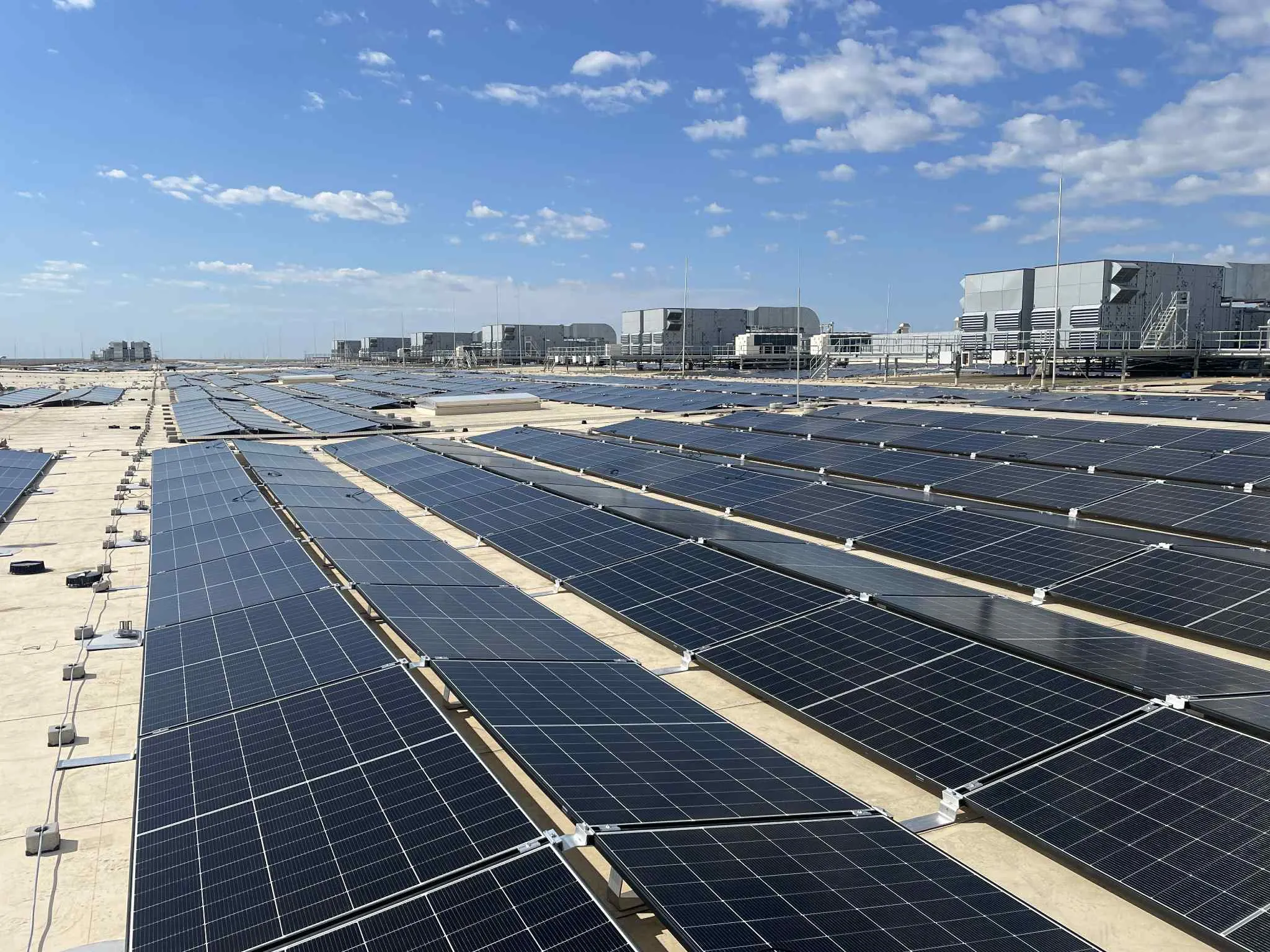 Debreceni BMW gyár - napelem telepítés